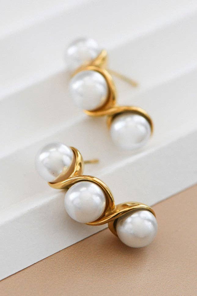 Luna Pearl Cluster Stud Earrings