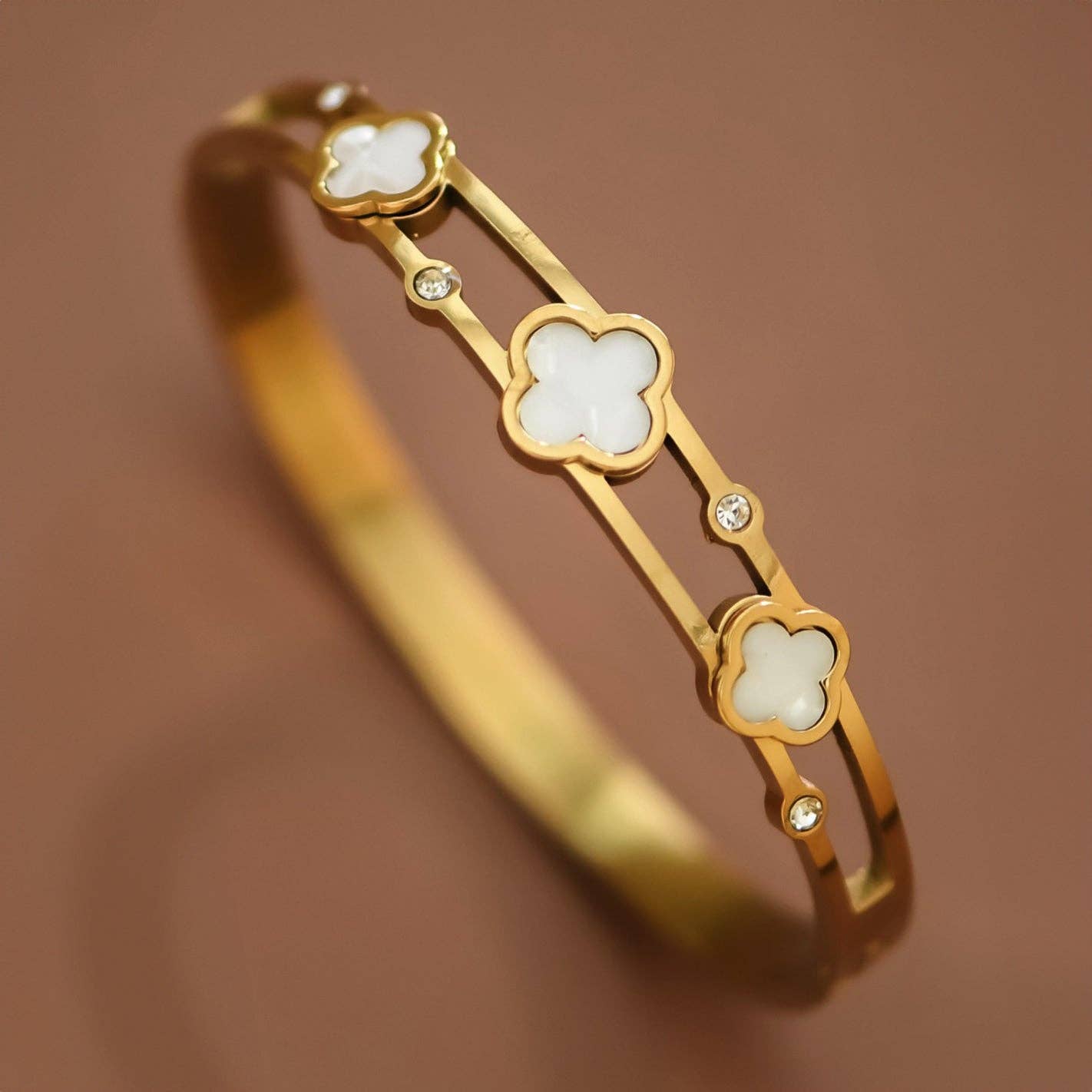 Clover Luxe Hinged Bangle